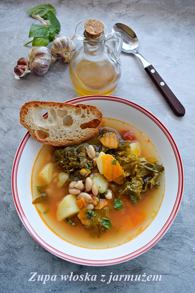 Włoska zupa z jarmużem 