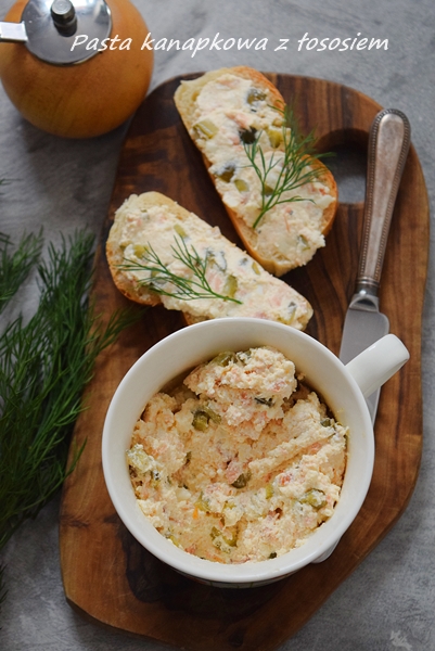 Pasta kanapkowa z łososiem