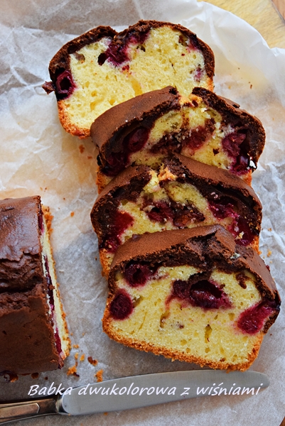 Babka dwukolorowa z wiśniami